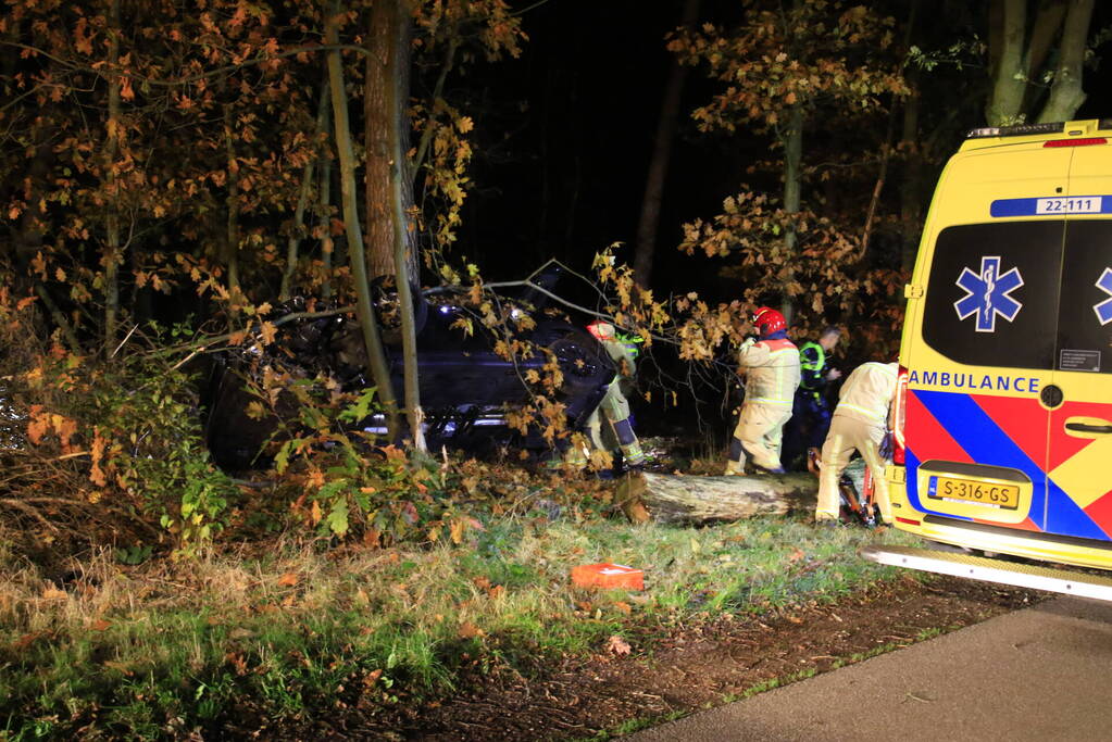Twee personen bekneld bij ongeval