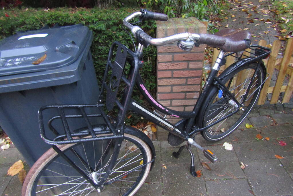 Automobilist en fietser in botsing