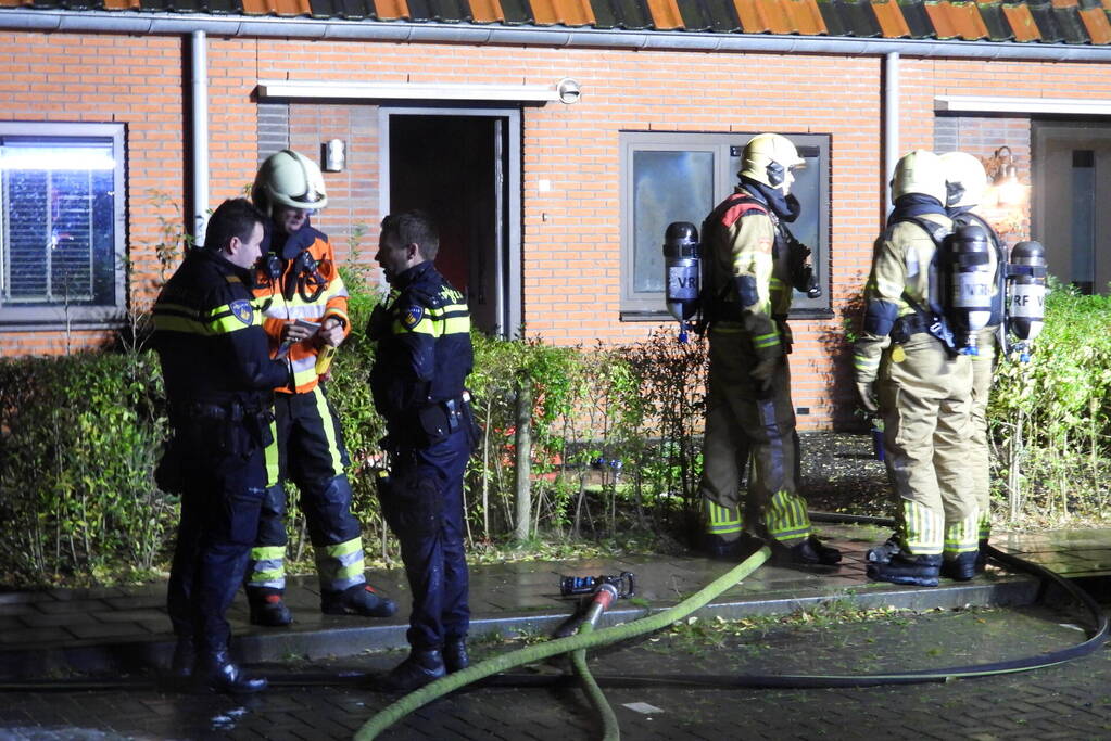 Brandweer redt kat uit brandende woning