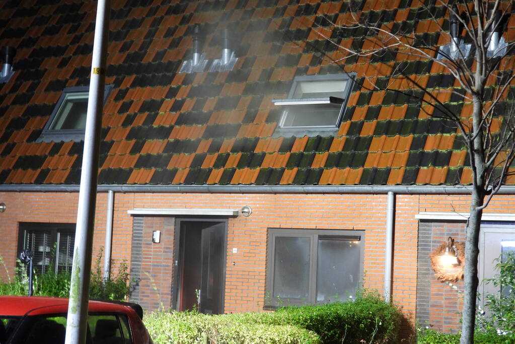 Brandweer redt kat uit brandende woning