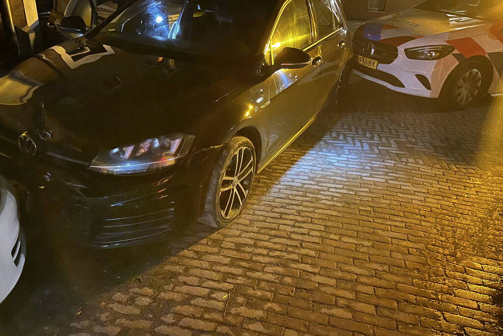 Politie ramt voertuig om achtervolging te stoppen