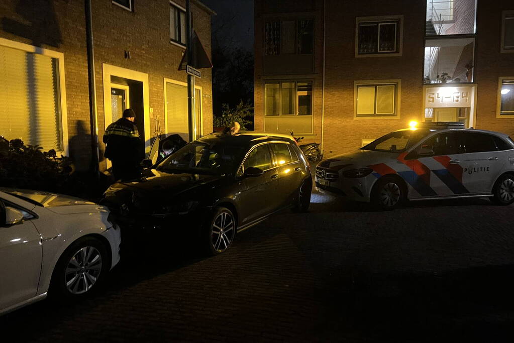 Politie ramt voertuig om achtervolging te stoppen