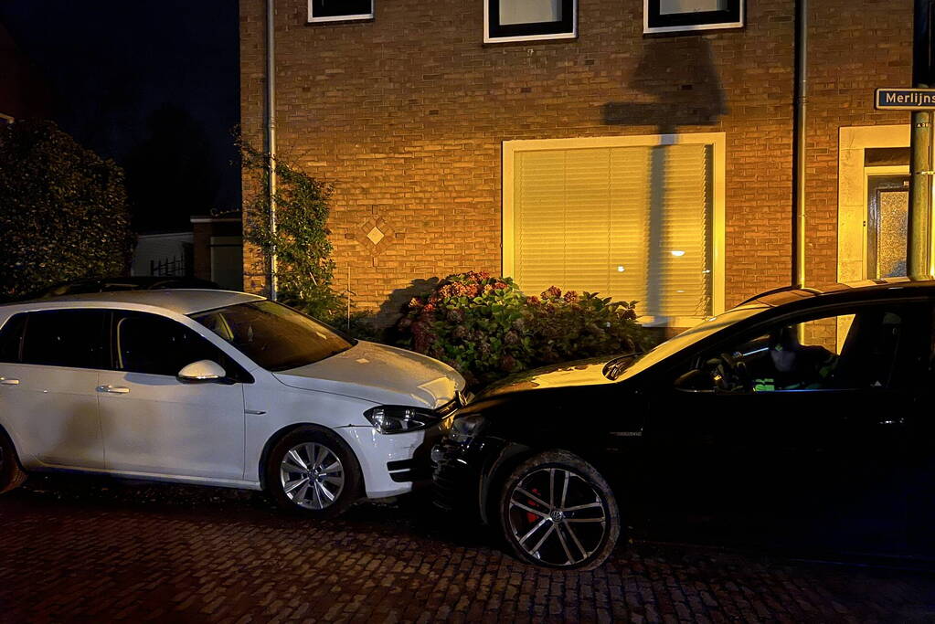 Politie ramt voertuig om achtervolging te stoppen