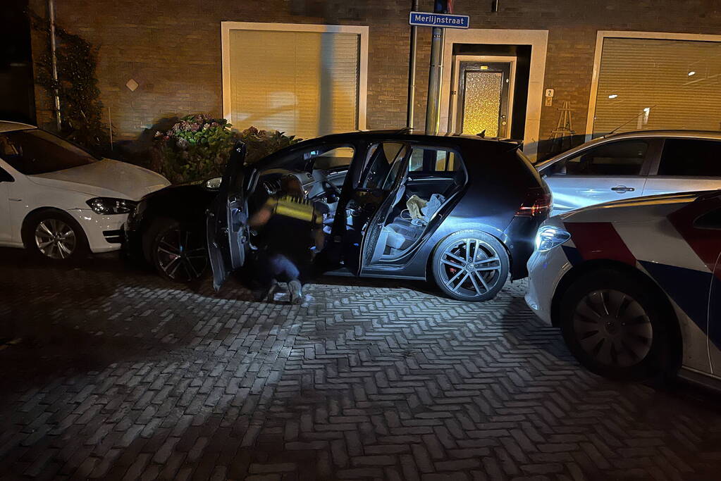 Politie ramt voertuig om achtervolging te stoppen