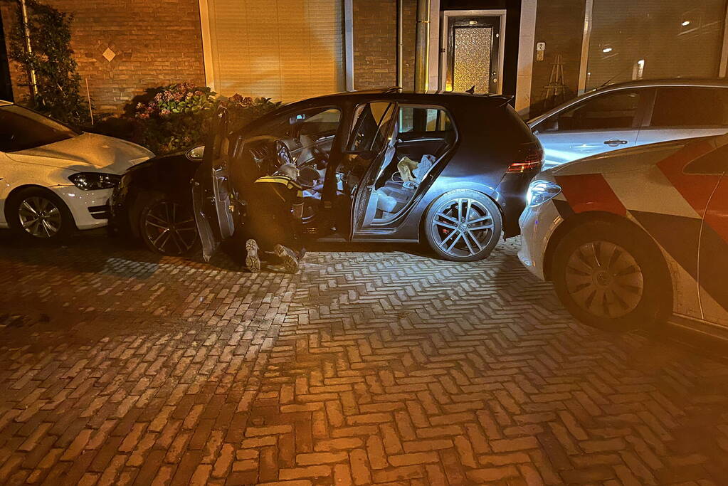 Politie ramt voertuig om achtervolging te stoppen
