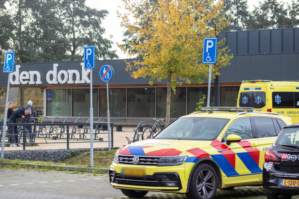 Man met verward gedrag stormt basisschool binnen