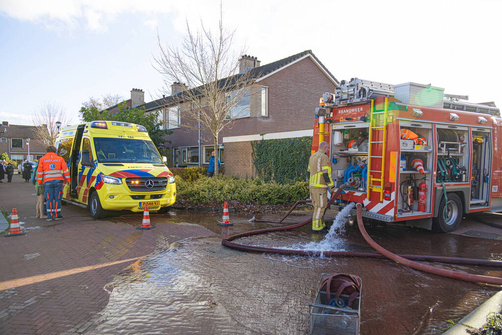Bewoner uit woning gered tijdens keukenbrand