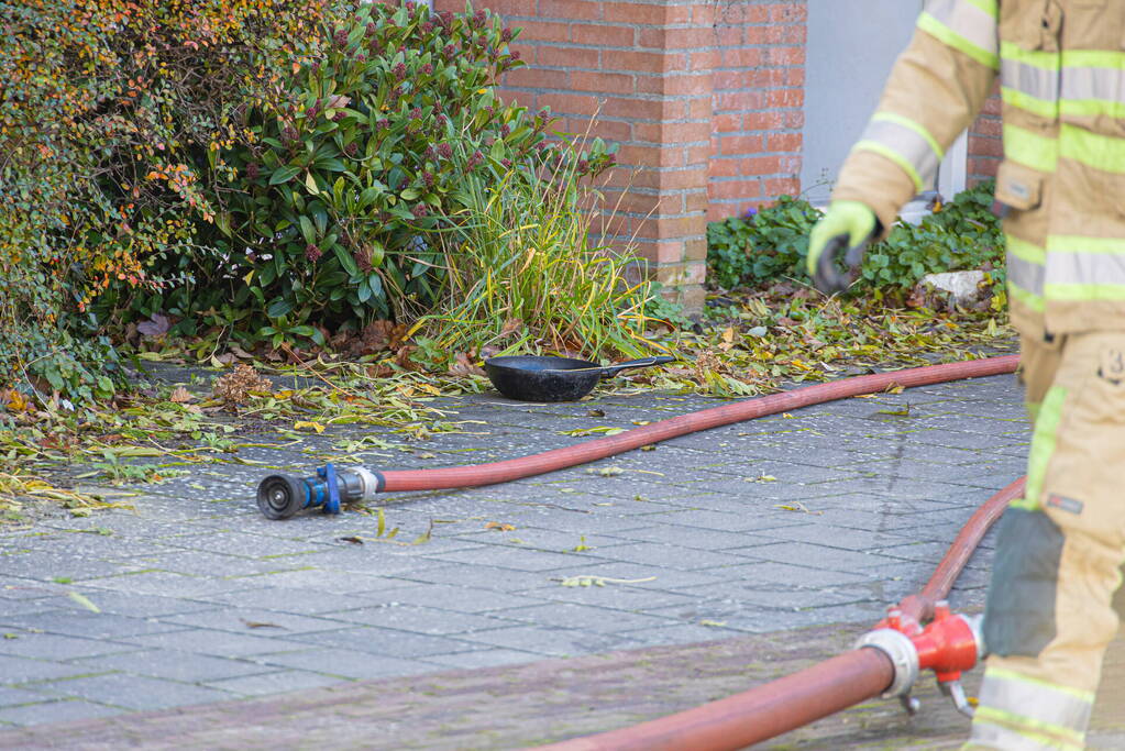 Bewoner uit woning gered tijdens keukenbrand