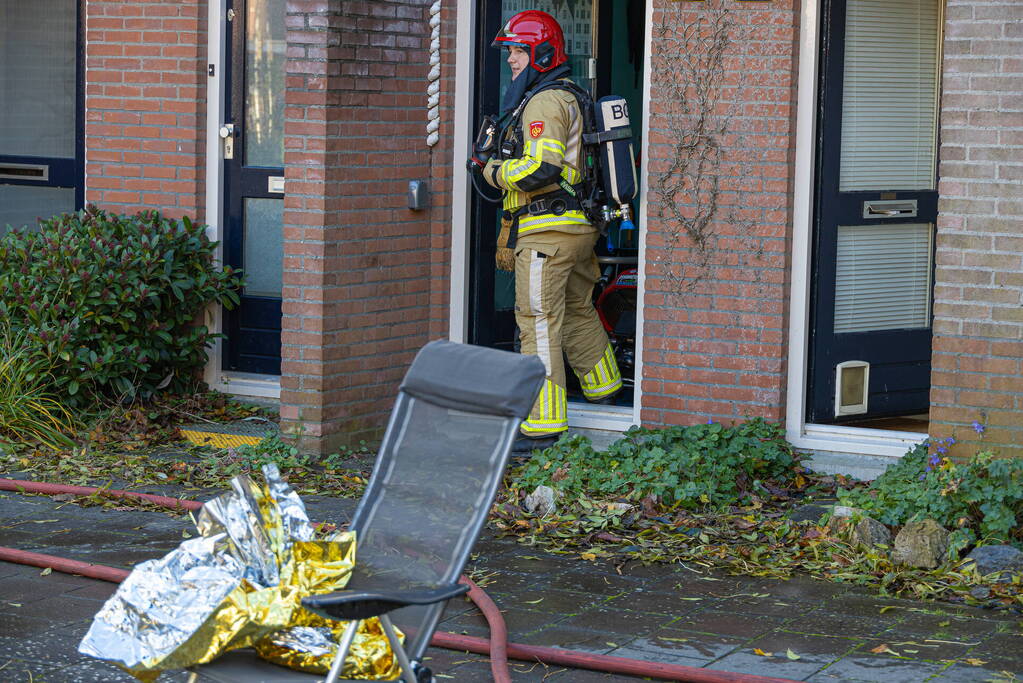 Bewoner uit woning gered tijdens keukenbrand