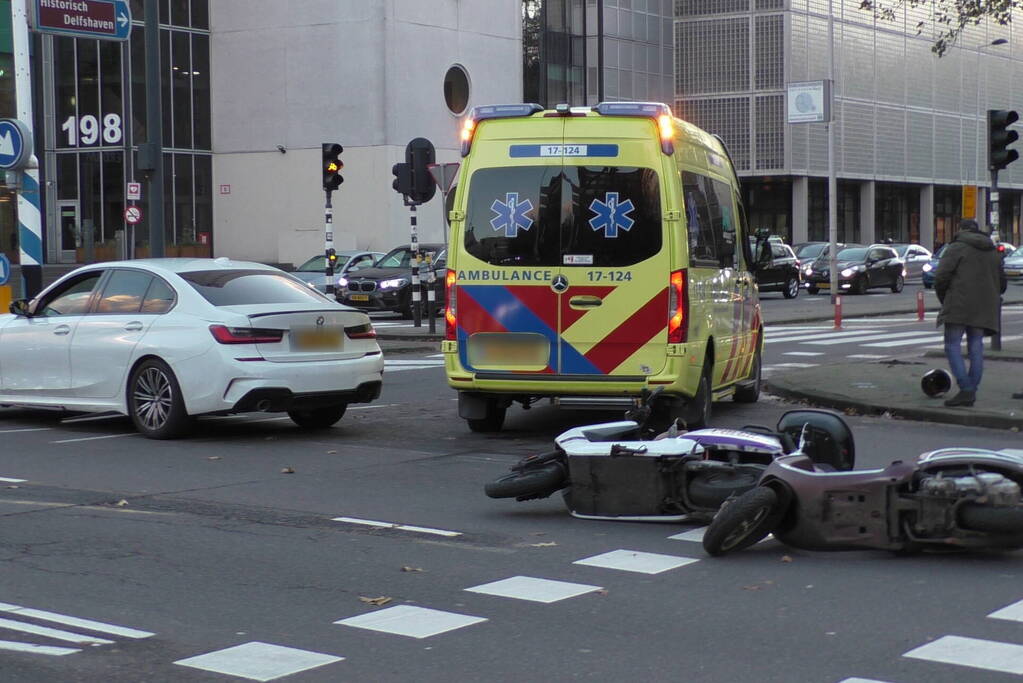Scooterrijder gewond bij botsing met auto