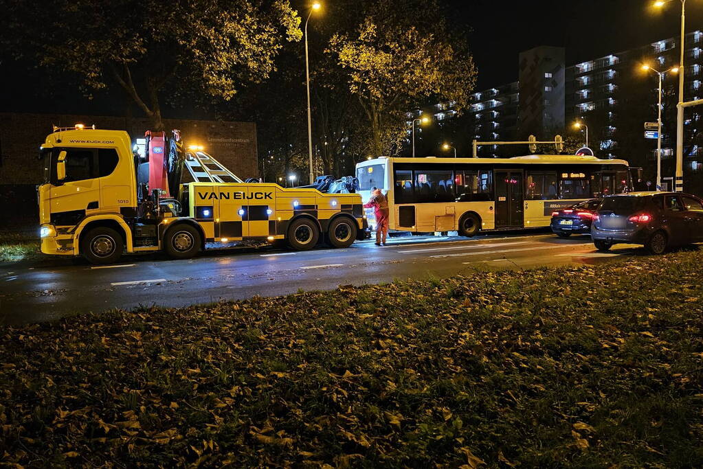 Verkeersopstopping tijdens berging defecte lijnbus