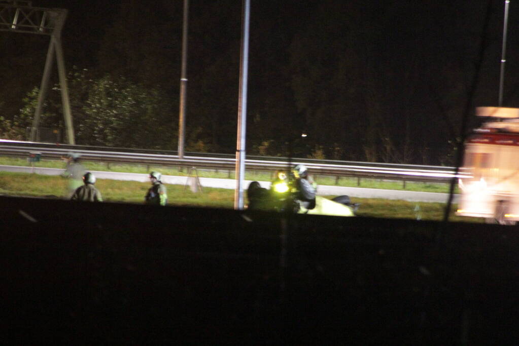 Aanhouding en gewonde nadat auto over de kop slaat