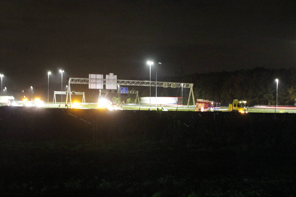 Aanhouding en gewonde nadat auto over de kop slaat