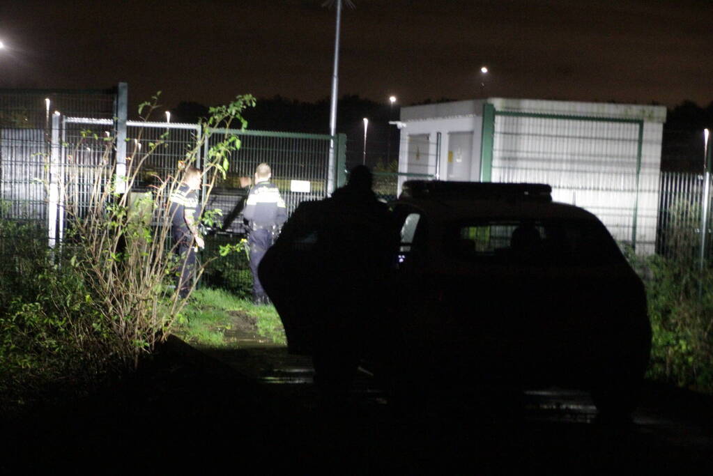 Aanhouding en gewonde nadat auto over de kop slaat