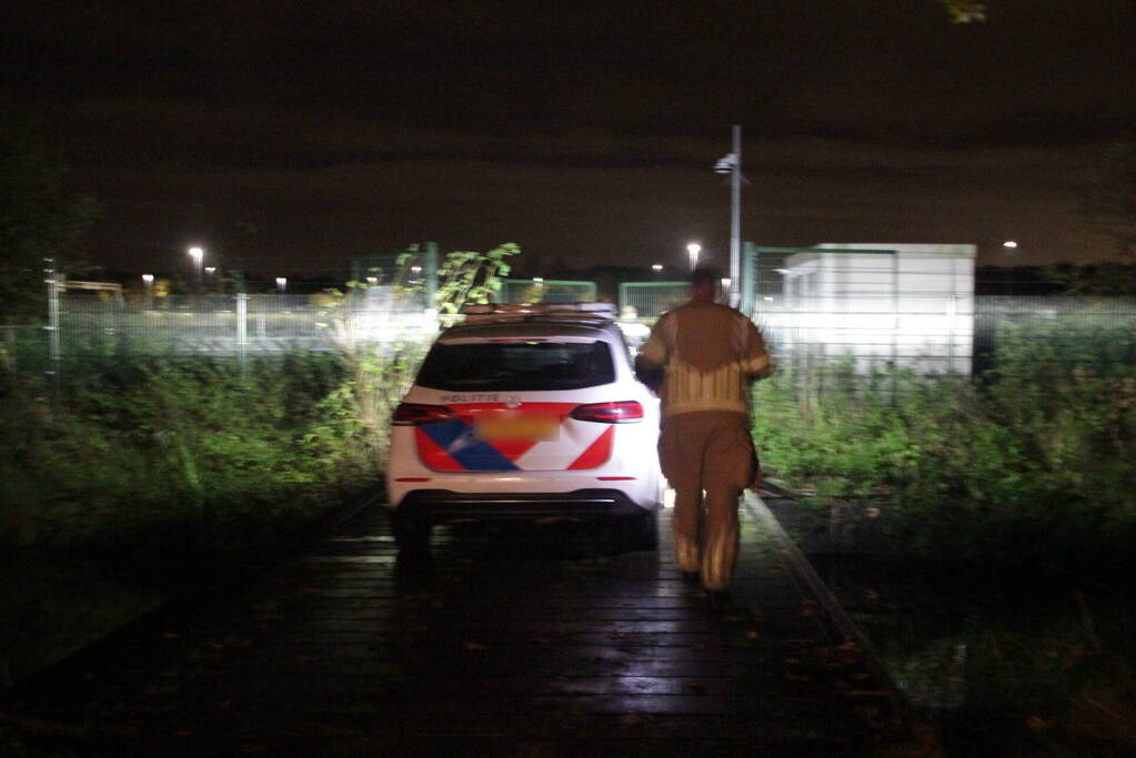 Aanhouding en gewonde nadat auto over de kop slaat