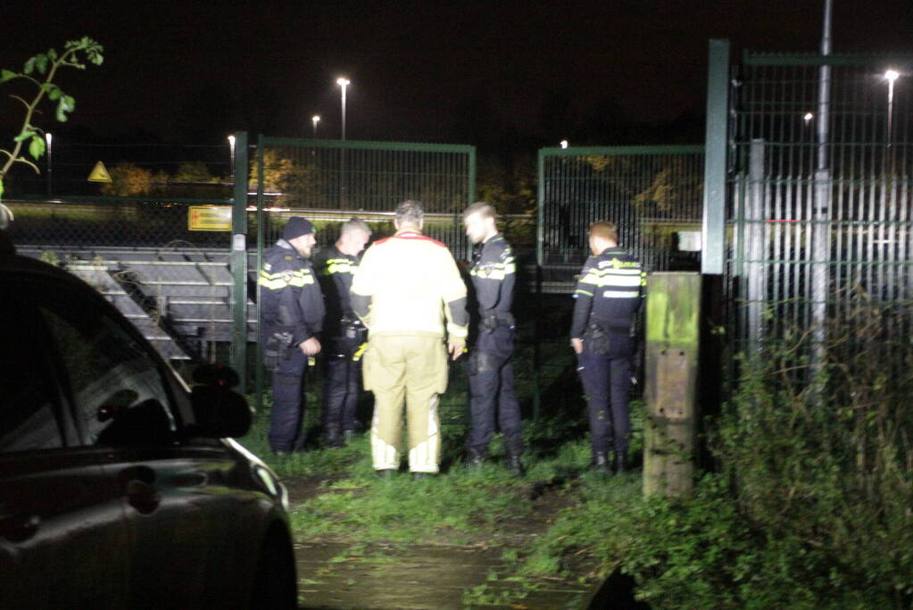 Aanhouding en gewonde nadat auto over de kop slaat