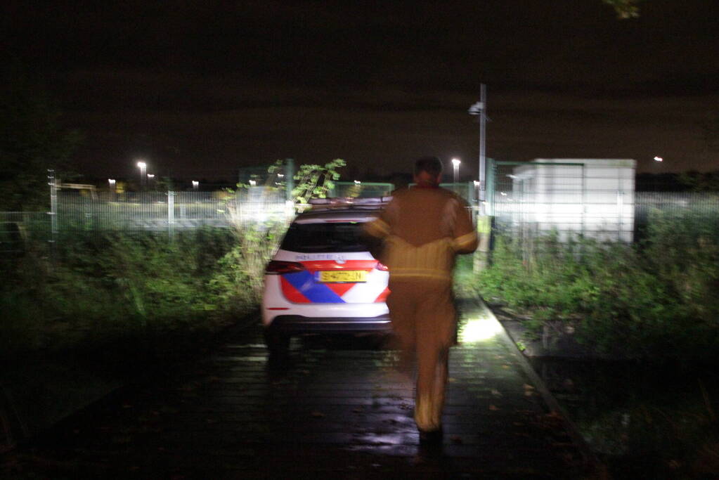 Aanhouding en gewonde nadat auto over de kop slaat