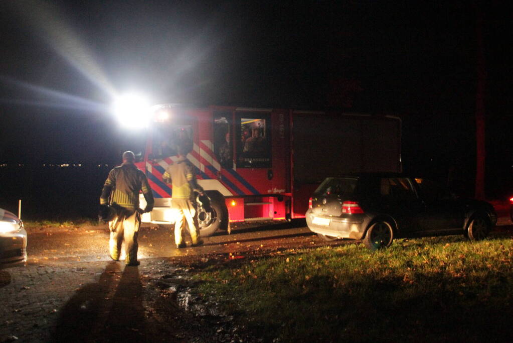 Aanhouding en gewonde nadat auto over de kop slaat