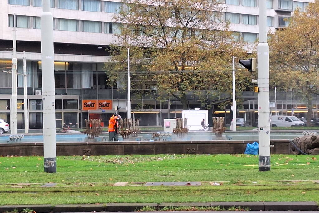 Schoonmaak Hofpleinfontein na protestactie voor Gaza begonnen