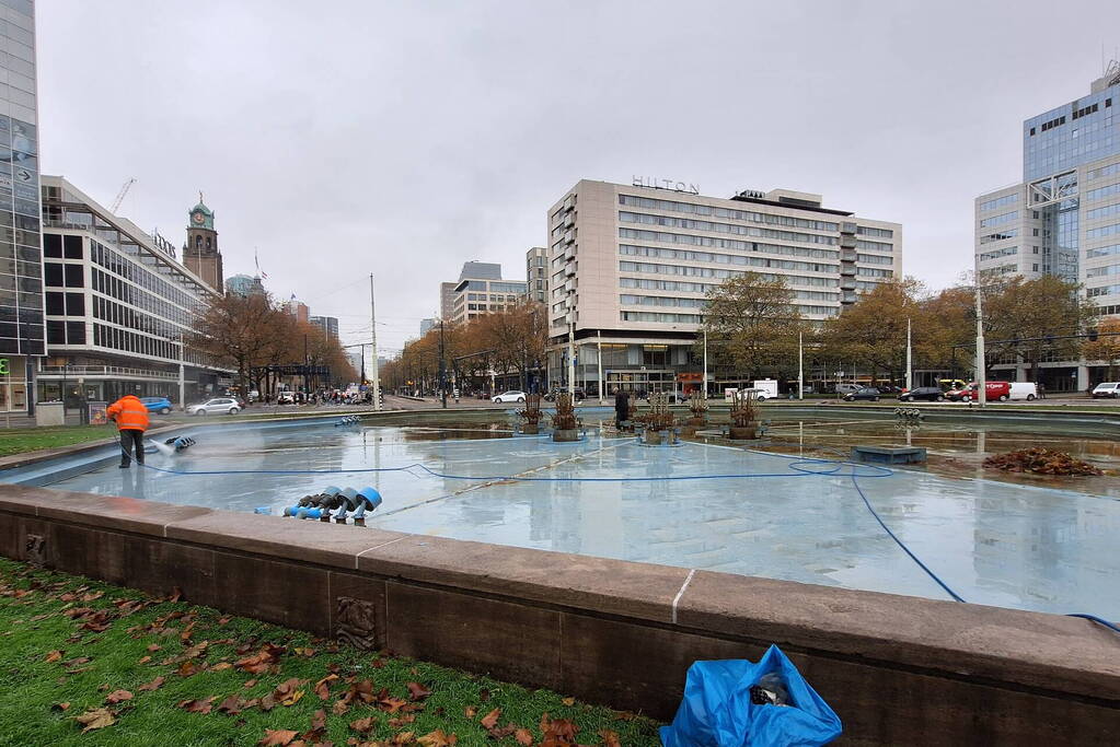 Schoonmaak Hofpleinfontein na protestactie voor Gaza begonnen