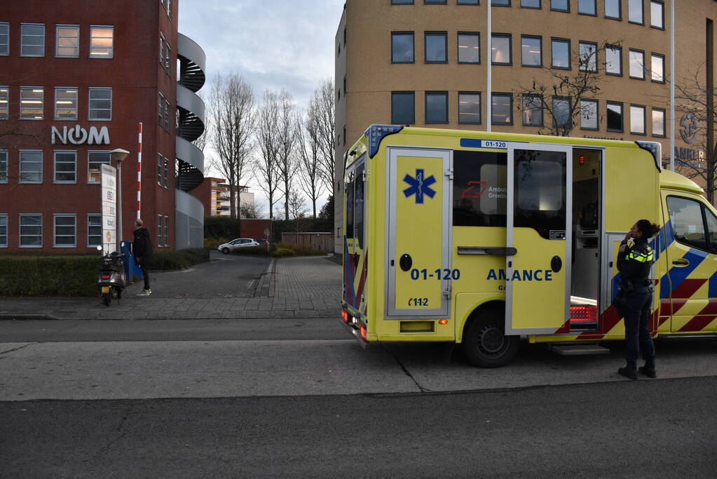 Scooterrijder gewond bij aanrijding met personenauto