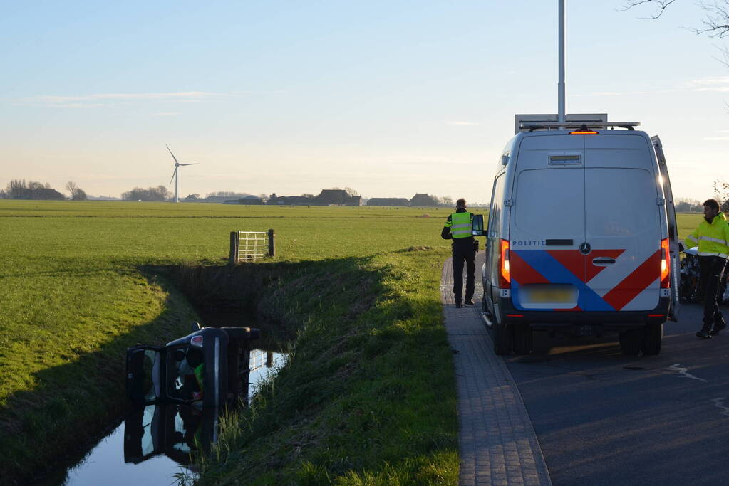 Persoon zwaargewond bij frontale botsing