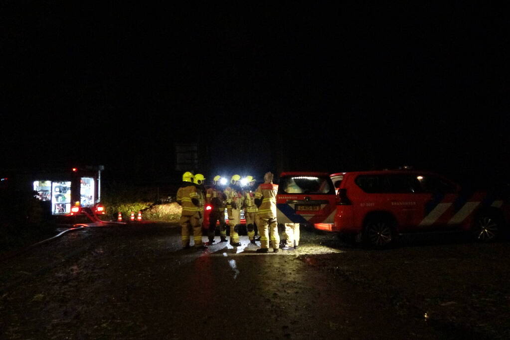 Brandweer verricht metingen wegens vreemde lucht