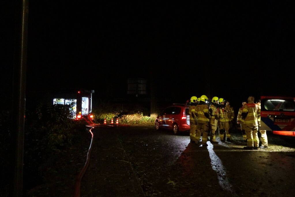 Brandweer verricht metingen wegens vreemde lucht