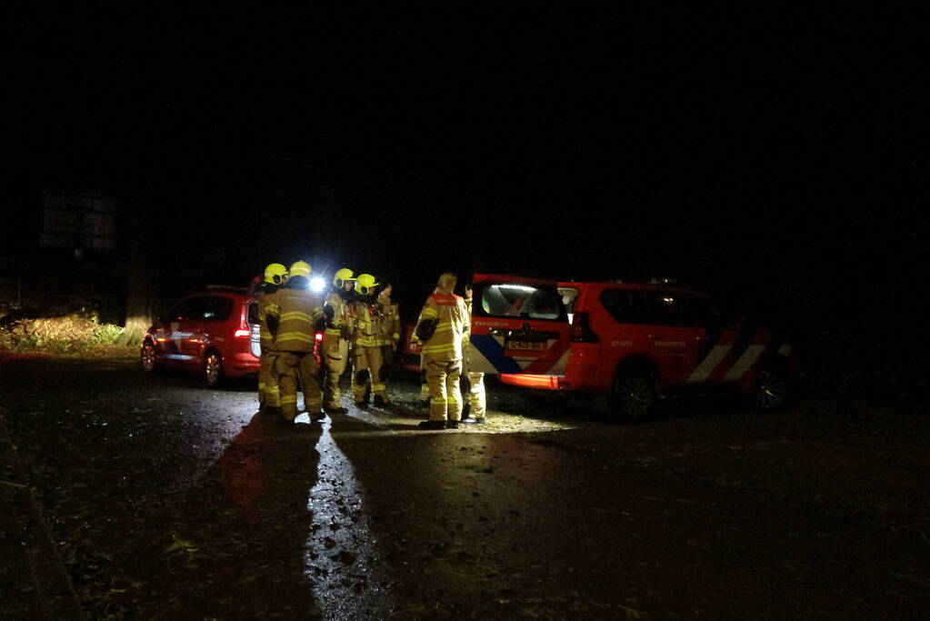 Brandweer verricht metingen wegens vreemde lucht
