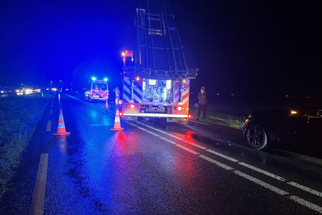 Gewonden nadat auto in sloot belandt door frontale botsing