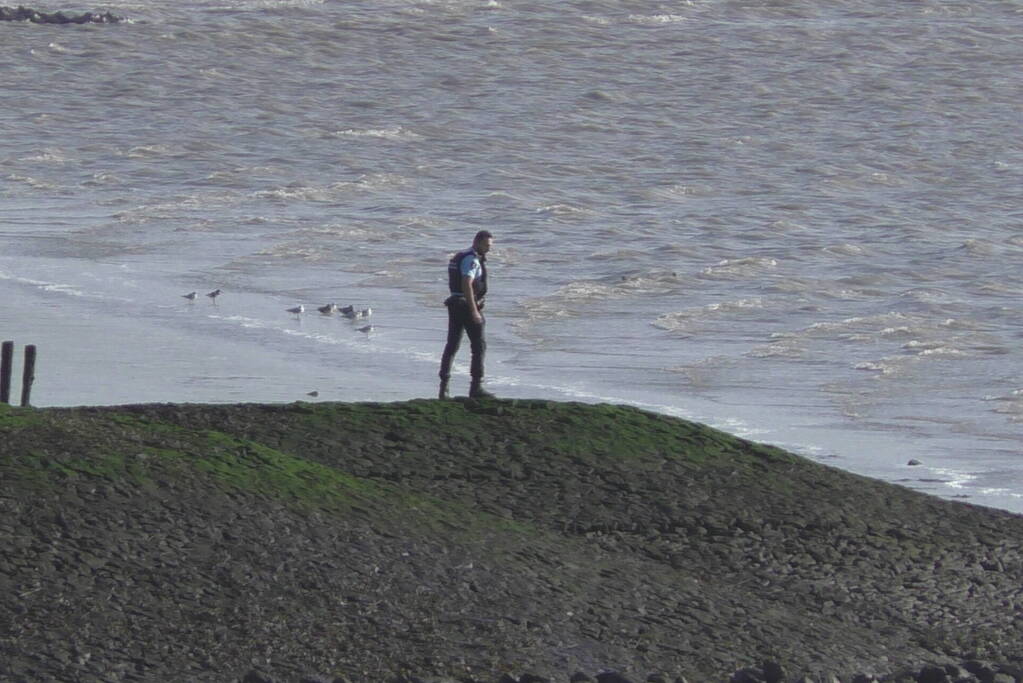 Bijna 1000 kilo cocaïne aangetroffen na verdachte situatie op Westerschelde
