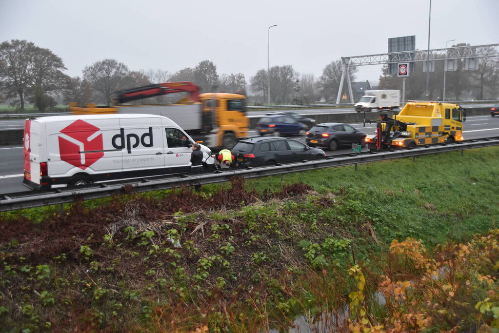 Schade bij ongeval tussen bestelbus en auto