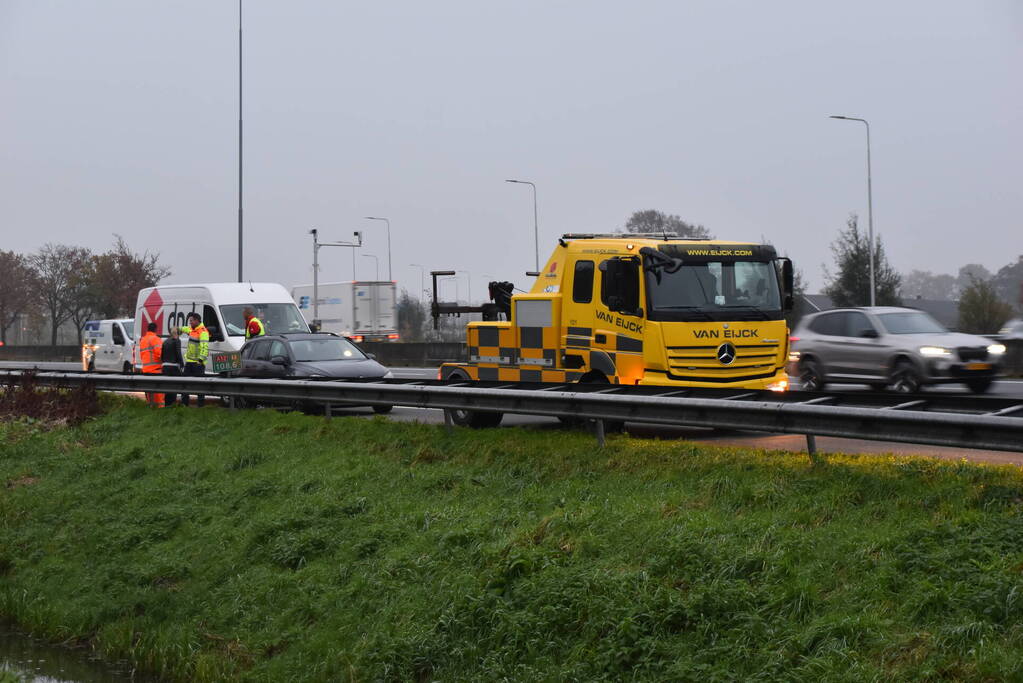 Schade bij ongeval tussen bestelbus en auto
