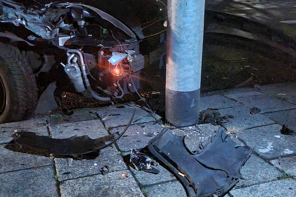 Automobilist rijdt door na aanrijding