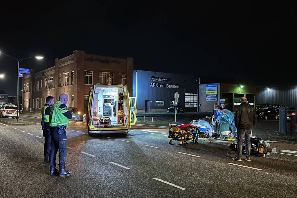 Brommerrijder ernstig gewond bij botsing met auto