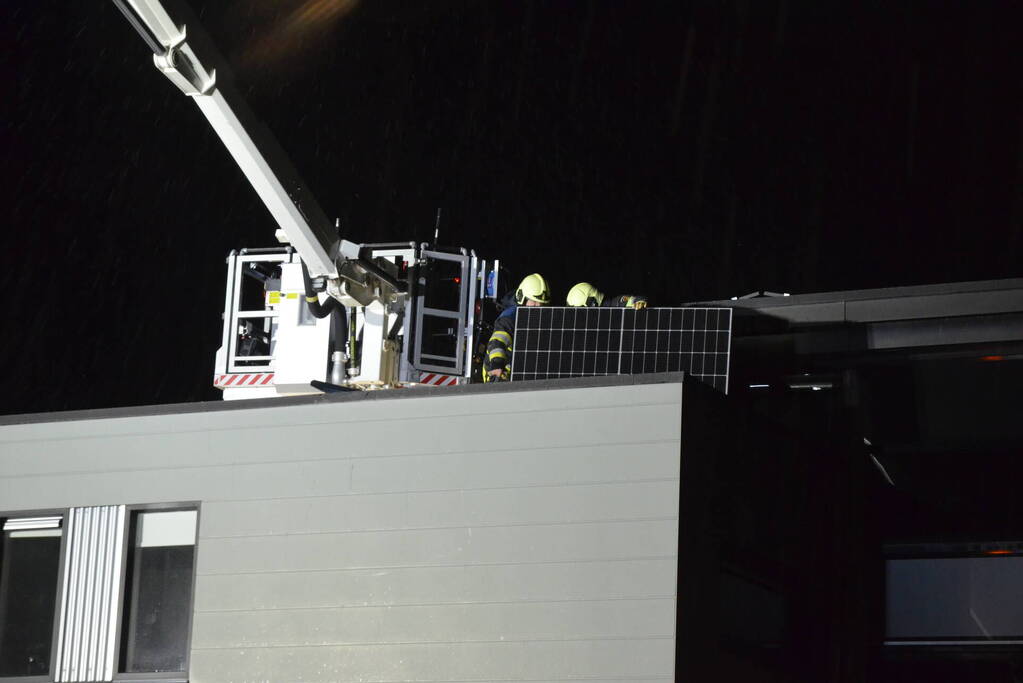 Zonnepanelen komen los door harde wind