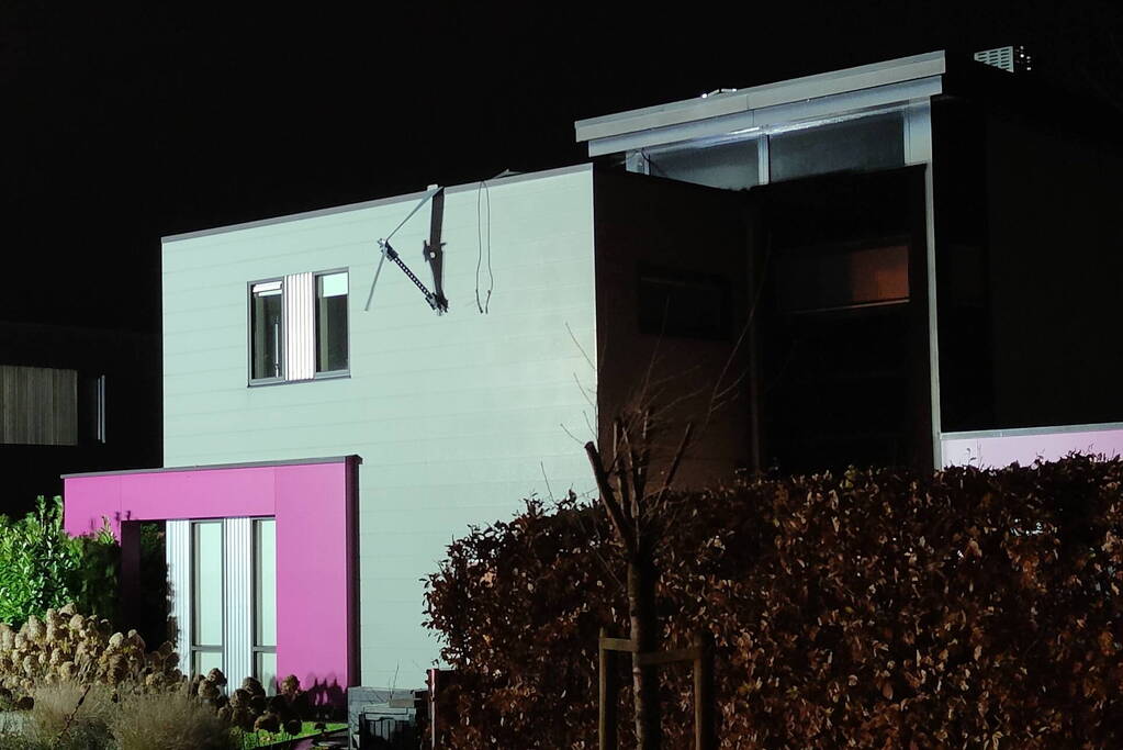 Zonnepanelen komen los door harde wind