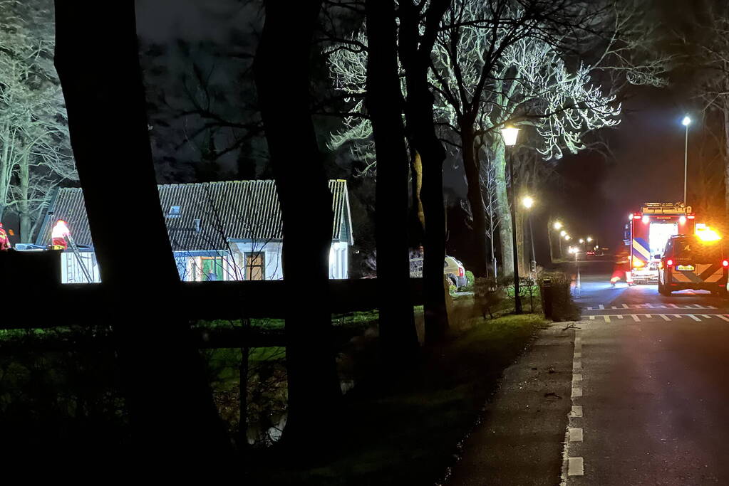 Zonnepanelen dreigen van aanbouw te waaien