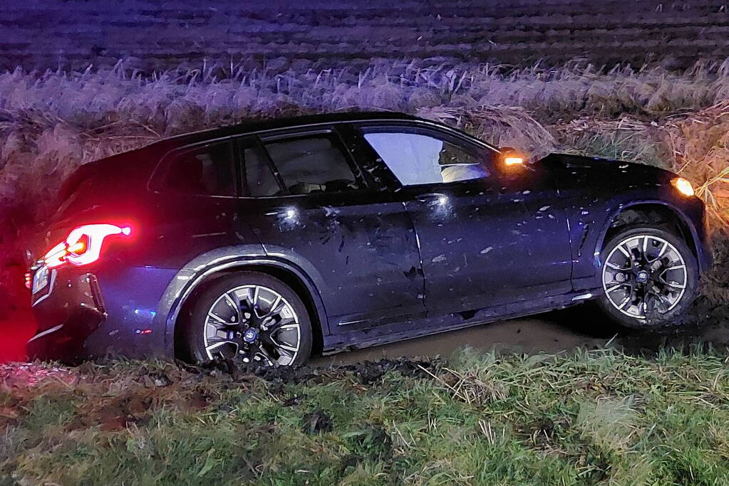 Automobilist belandt in sloot