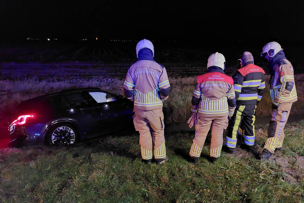 Automobilist belandt in sloot