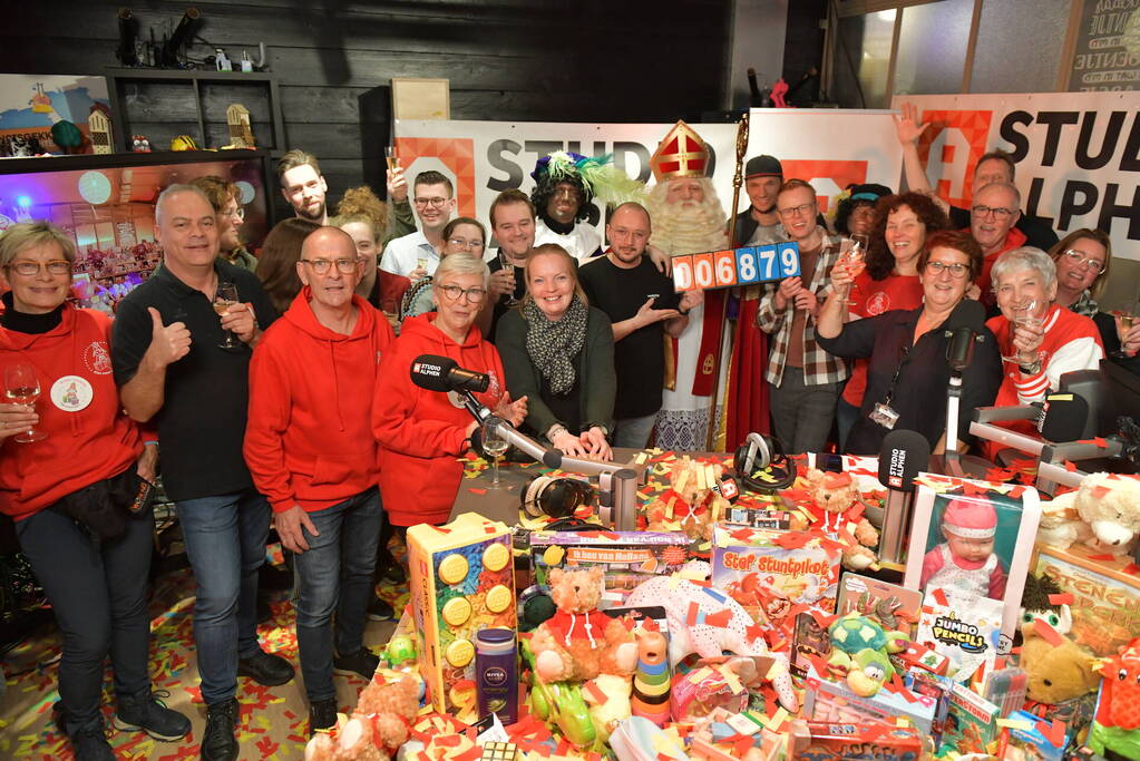 Sintvoorieder1 inzamelactie van Studio Alphen groot succes