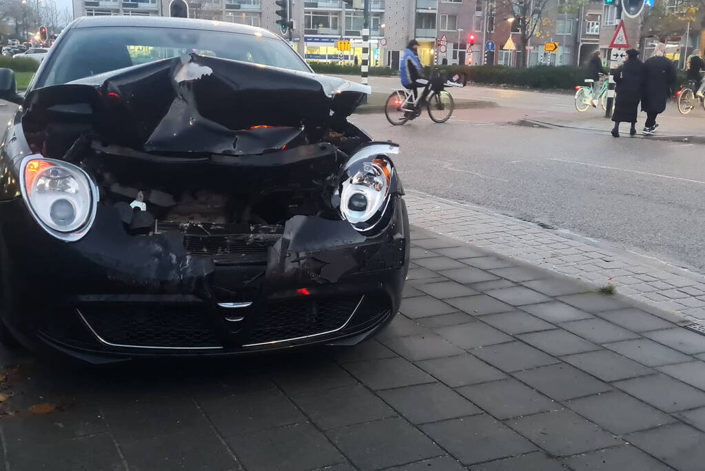 Schade bij flinke kop-staartbotsing