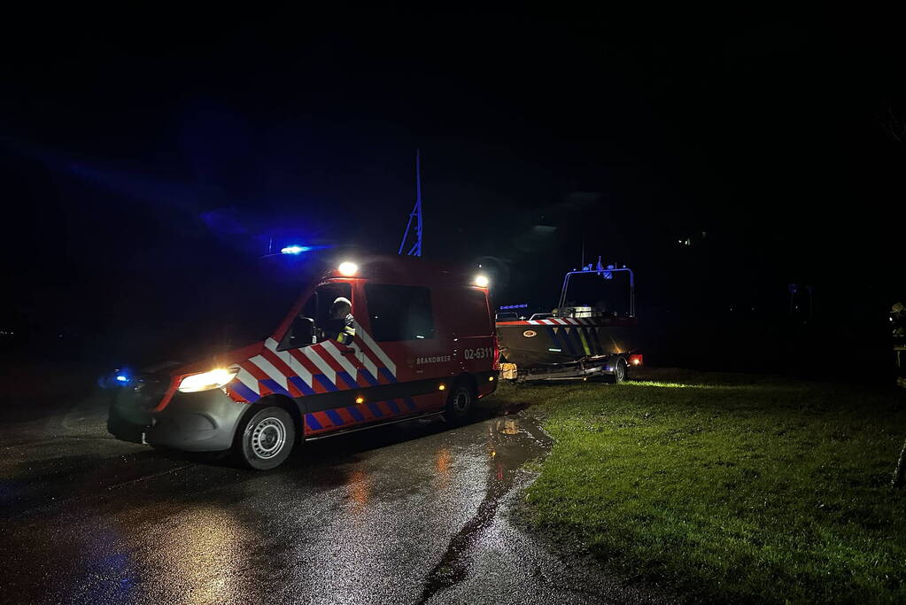Boot volledig verwoest door uitslaande brand