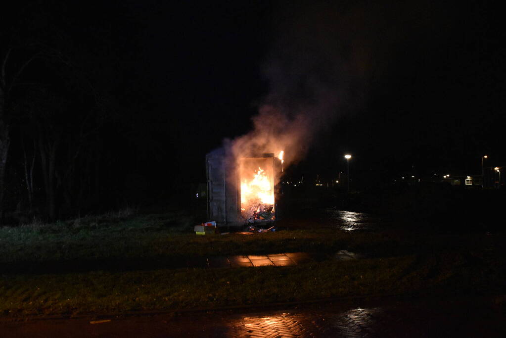 Flinke brand in grote container