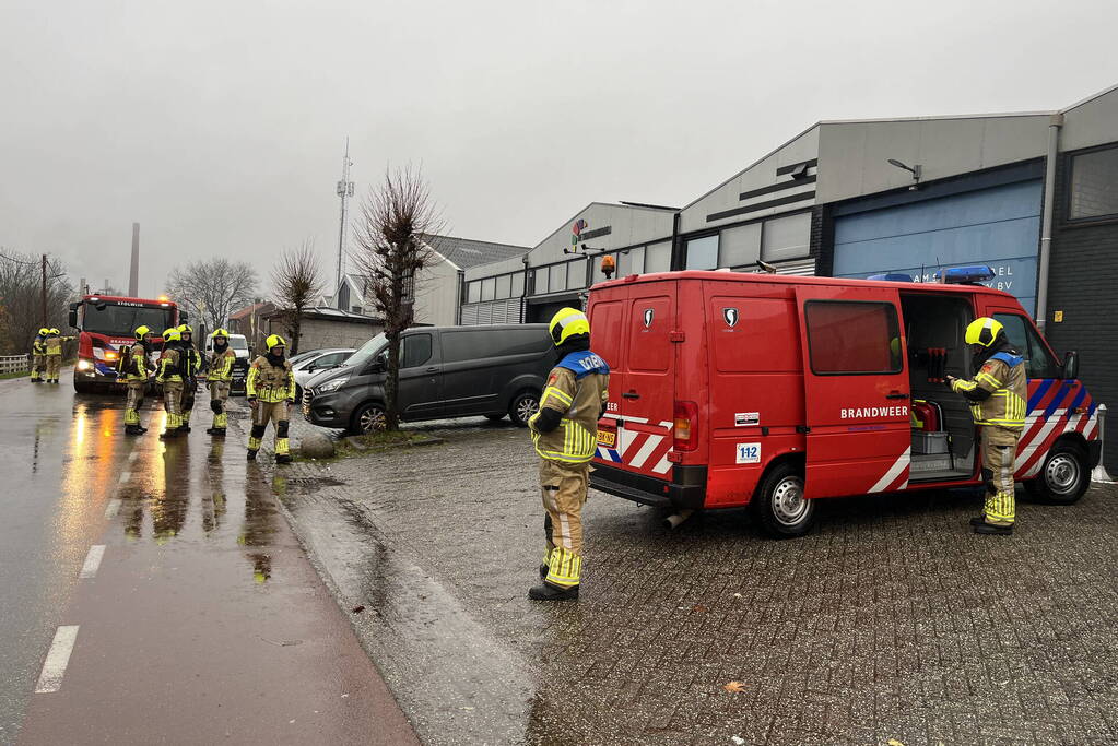 Meerdere accu's vatten vlam in bedrijfspand