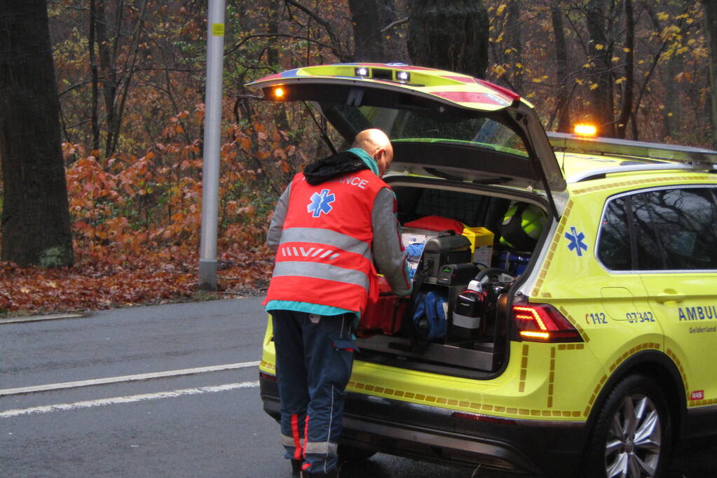 Twee fietsers onderuit op fietspad