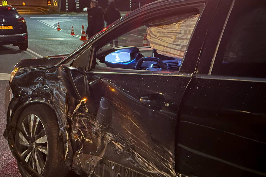 Ravage na frontale botsing tussen auto's