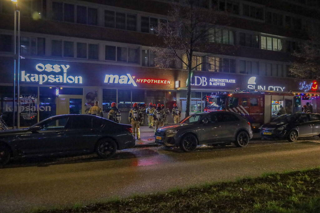 Deur en gevel zwartgeblakerd na explosie