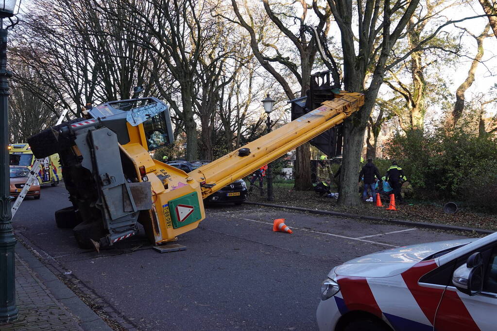 Verreiker valt om een persoon zwaargewond