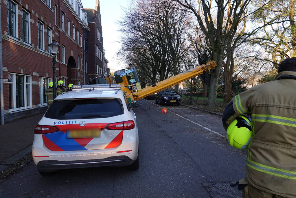 Verreiker valt om een persoon zwaargewond